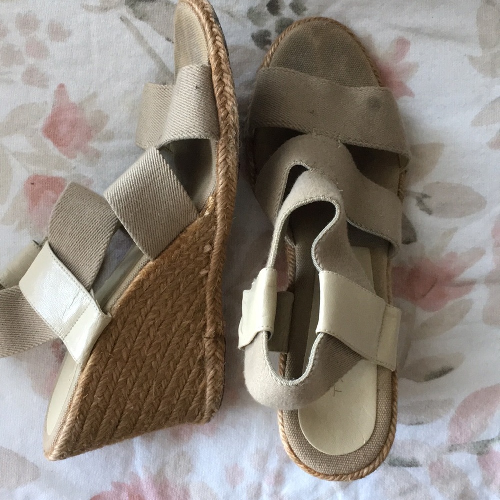 Tahari Espadrille Canvas strappy wedges